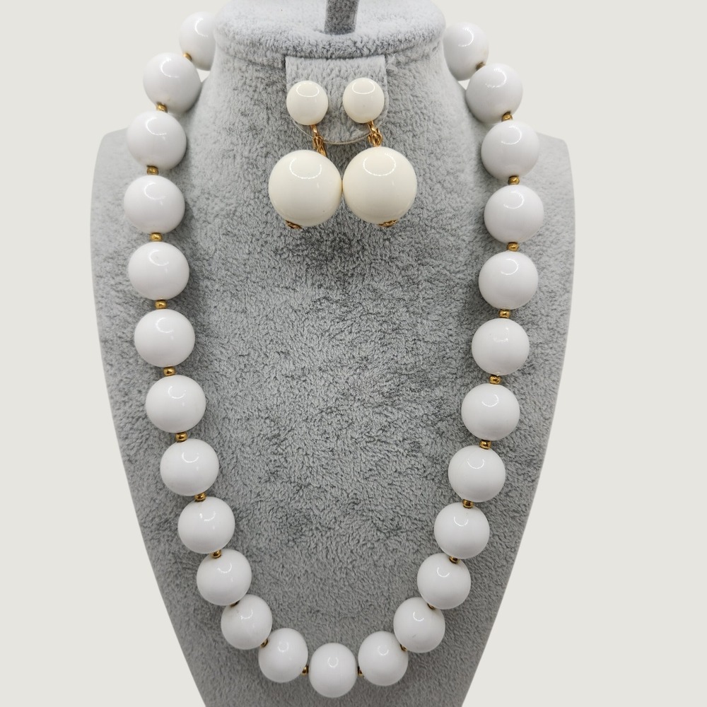 Vintage White Chunky Beaded Necklace & Clip On Earrings Set 80s Glam Mod